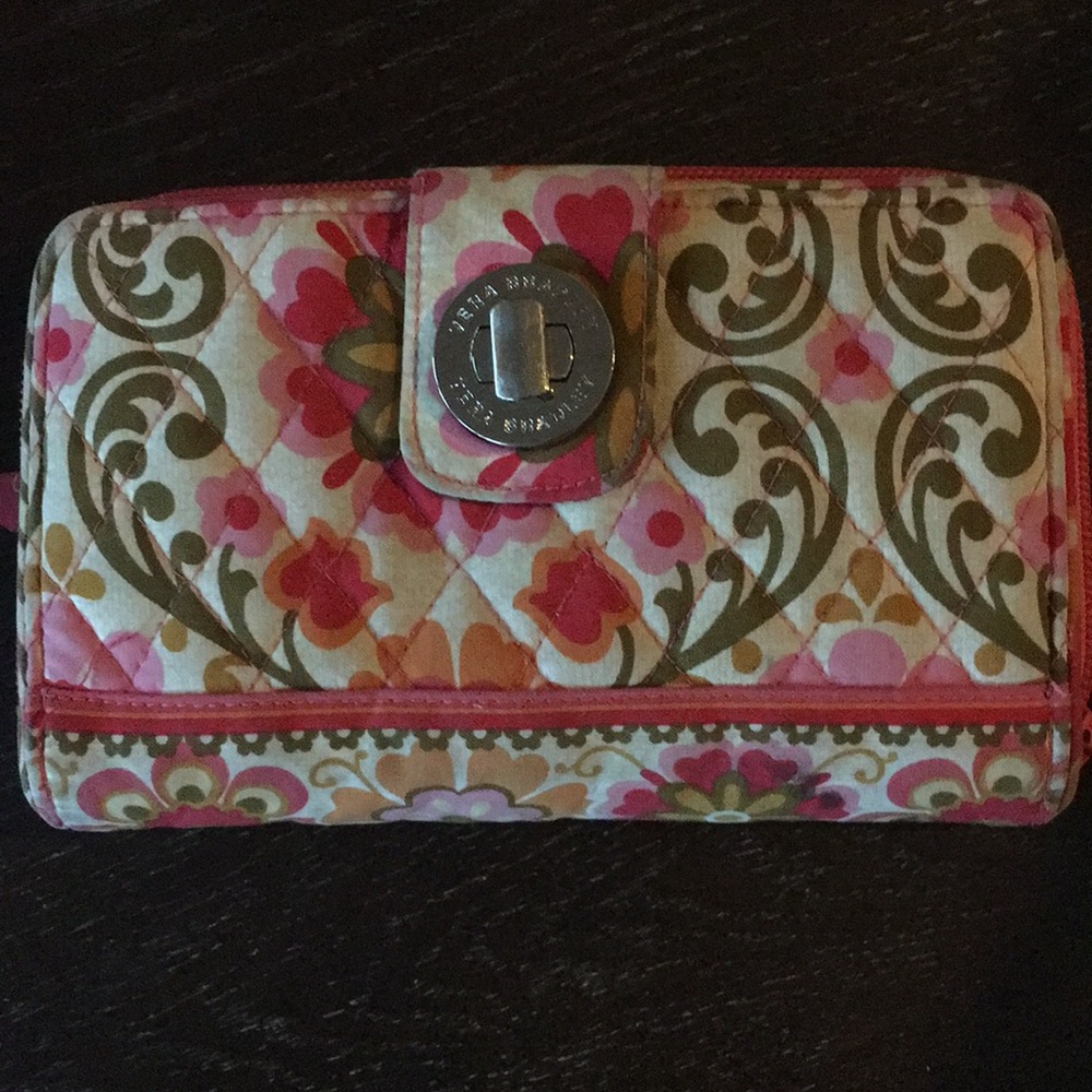 Vera Bradley turn lock wallet- lots of pockets!!